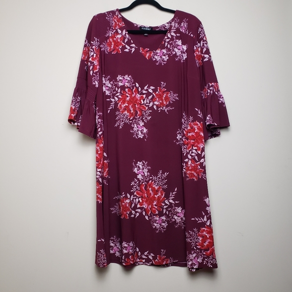 Roz & Ali Dresses & Skirts - ROZ & ALI Burgandy Floral Bellow 3/4 Sleeved Plus Size Dress